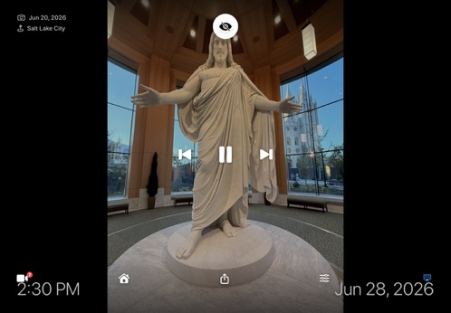 Slideshow playback controls with play, pause, clock and location